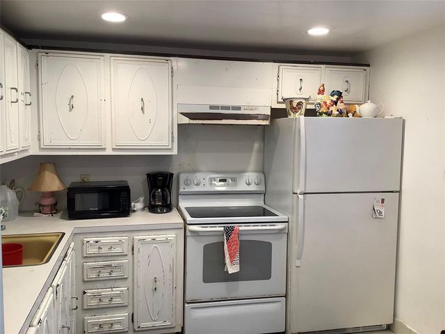 2300 NE 1st Lane 107, Boynton Beach, FL 33435