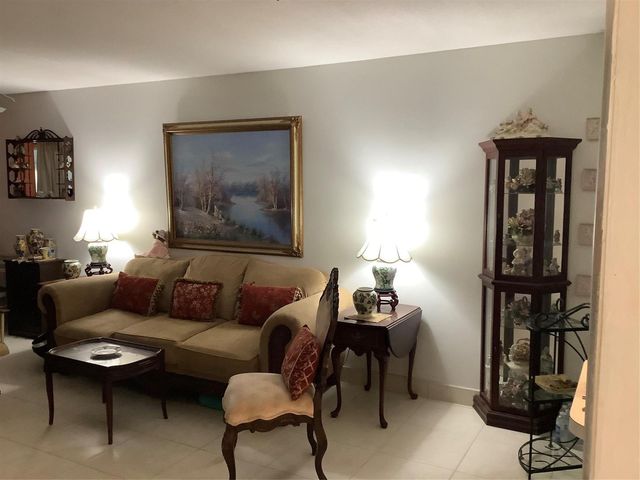 2300 NE 1st Lane 107, Boynton Beach, FL 33435