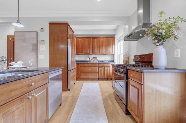 69 Rutland St 3, Boston, MA 02118