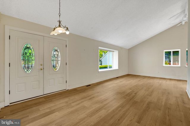 105 KALE AVE, Sterling, VA 20164