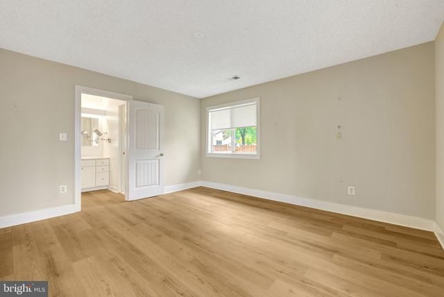 105 KALE AVE, Sterling, VA 20164