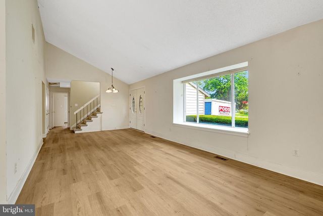 105 KALE AVE, Sterling, VA 20164
