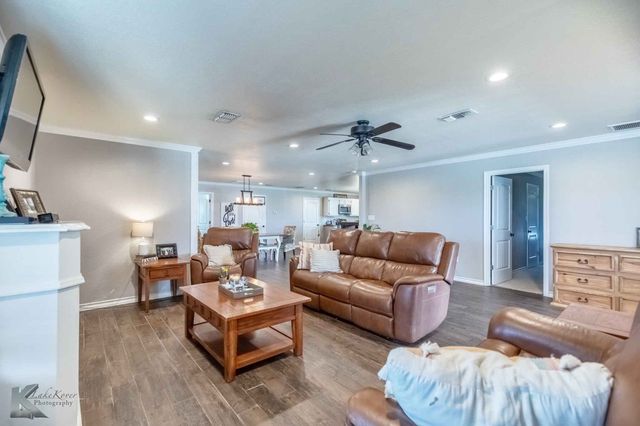 2574 County Road 162, Ovalo, TX 79541