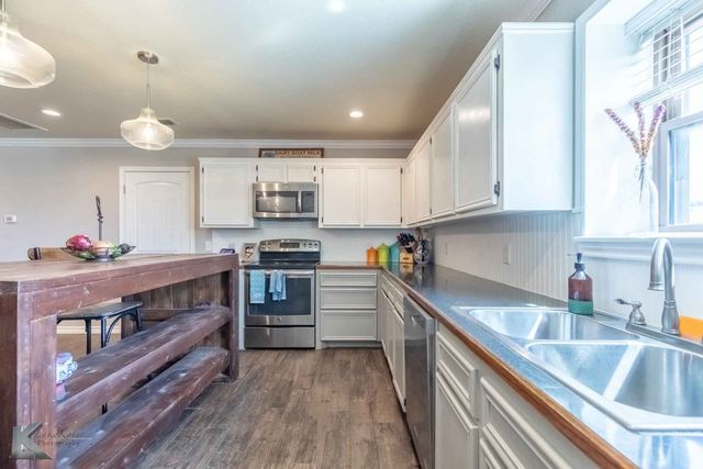 2574 County Road 162, Ovalo, TX 79541