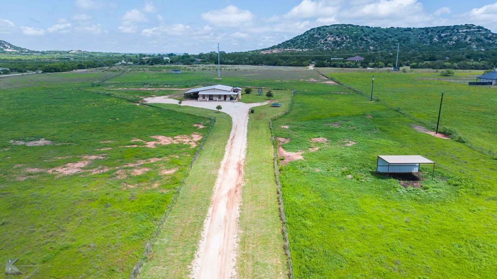 2574 County Road 162, Ovalo, TX 79541