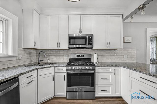 122 W 6th Street, Perrysburg, OH 43551