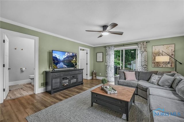 122 W 6th Street, Perrysburg, OH 43551