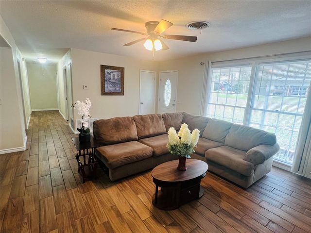 910 Russell Avenue, Lufkin, TX 75904