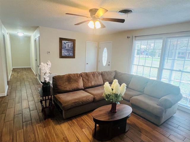 910 Russell Avenue, Lufkin, TX 75904