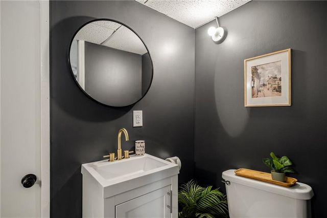 5723 W 70th Street, Overland Park, KS 66204