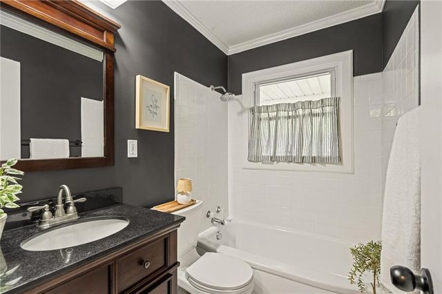 5723 W 70th Street, Overland Park, KS 66204