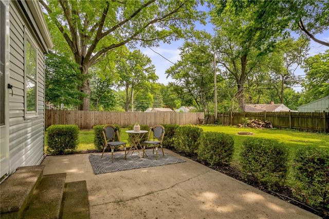 5723 W 70th Street, Overland Park, KS 66204