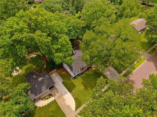 5723 W 70th Street, Overland Park, KS 66204