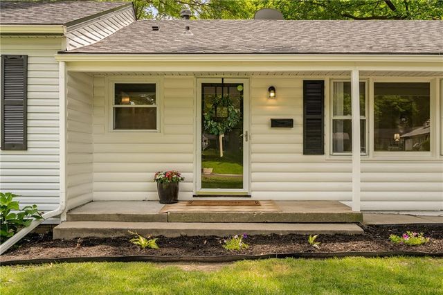 5723 W 70th Street, Overland Park, KS 66204