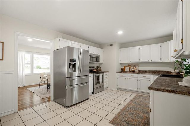 5723 W 70th Street, Overland Park, KS 66204