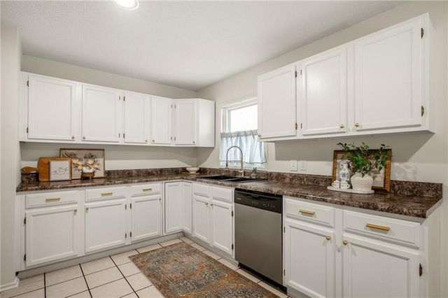 5723 W 70th Street, Overland Park, KS 66204