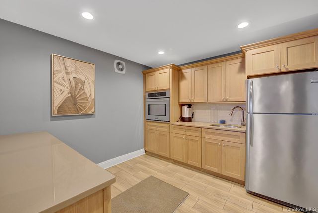 700 Shore Road 7o, Long Beach, NY 11561