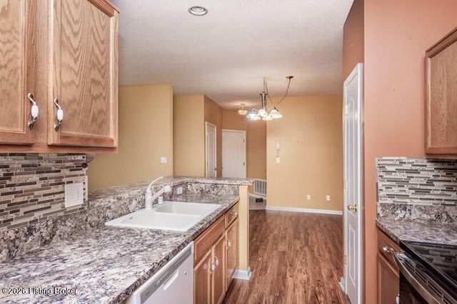 9208 Hawthorne Pointe Dr 102, Louisville, KY 40272