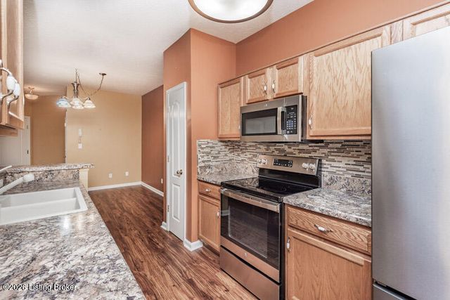 9208 Hawthorne Pointe Dr 102, Louisville, KY 40272
