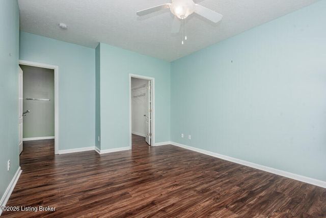 9208 Hawthorne Pointe Dr 102, Louisville, KY 40272