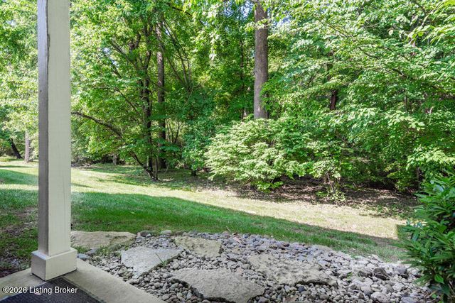 9208 Hawthorne Pointe Dr 102, Louisville, KY 40272