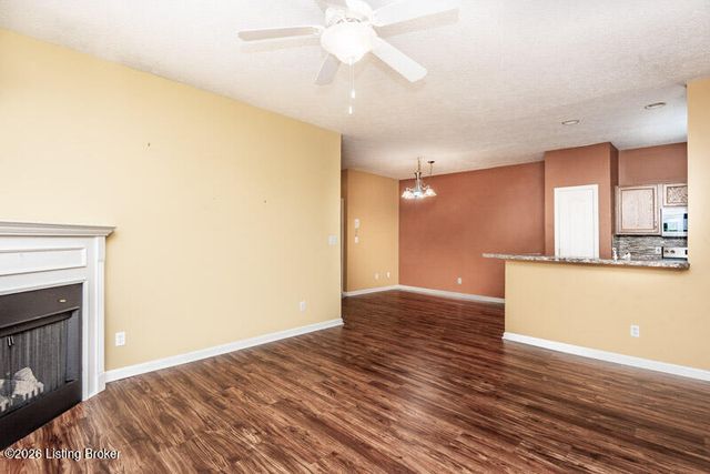 9208 Hawthorne Pointe Dr 102, Louisville, KY 40272