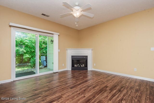9208 Hawthorne Pointe Dr 102, Louisville, KY 40272