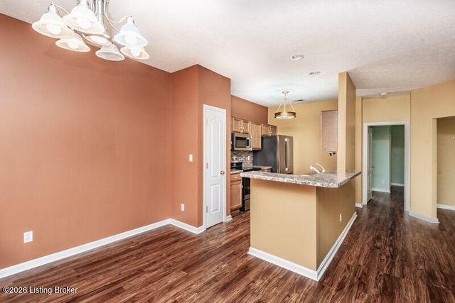 9208 Hawthorne Pointe Dr 102, Louisville, KY 40272