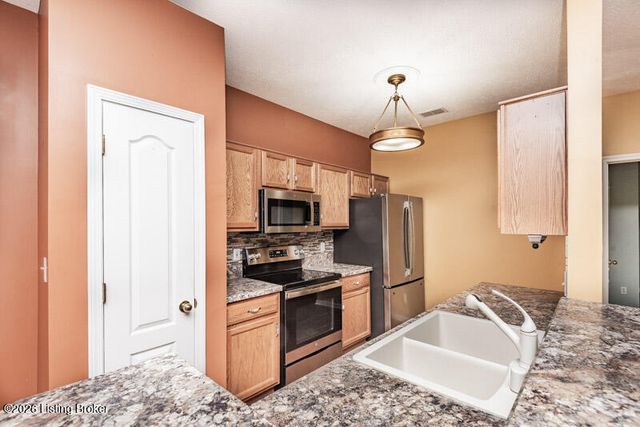 9208 Hawthorne Pointe Dr 102, Louisville, KY 40272