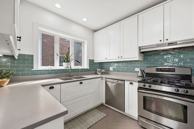 514 Uvedale Road, Riverside, IL 60546