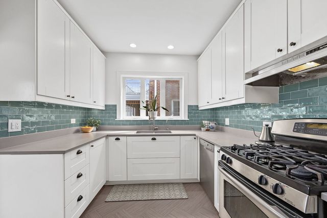 514 Uvedale Road, Riverside, IL 60546