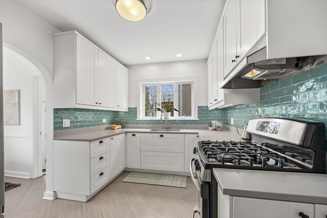 514 Uvedale Road, Riverside, IL 60546