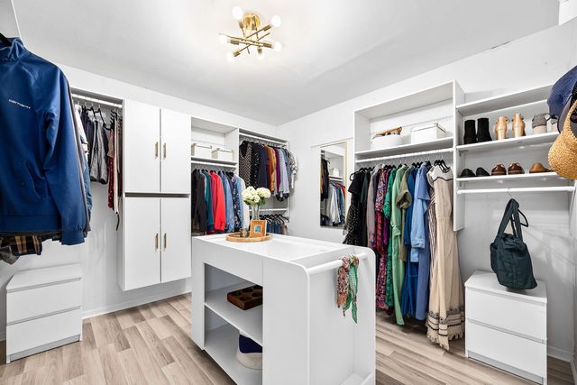 514 Uvedale Road, Riverside, IL 60546