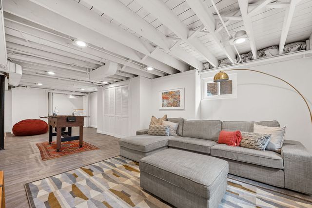 514 Uvedale Road, Riverside, IL 60546