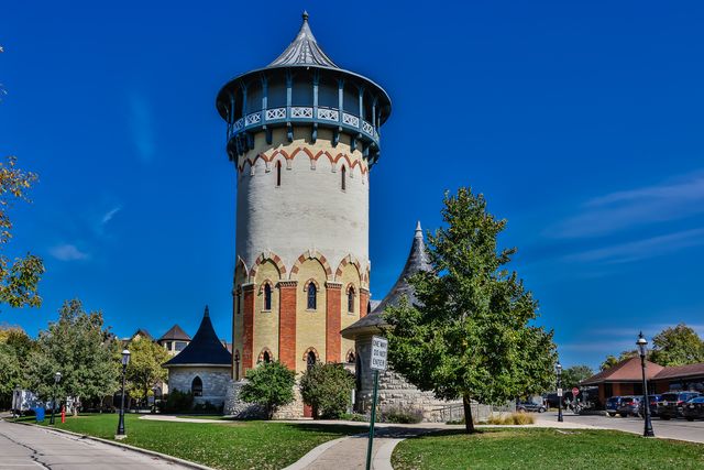 514 Uvedale Road, Riverside, IL 60546