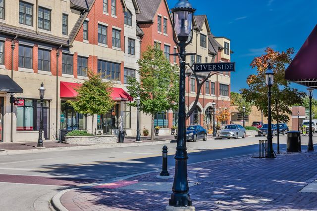 514 Uvedale Road, Riverside, IL 60546