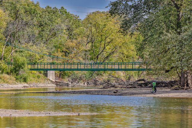 514 Uvedale Road, Riverside, IL 60546