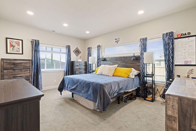 280 NW Double Eagle Avenue, Madras, OR 97741