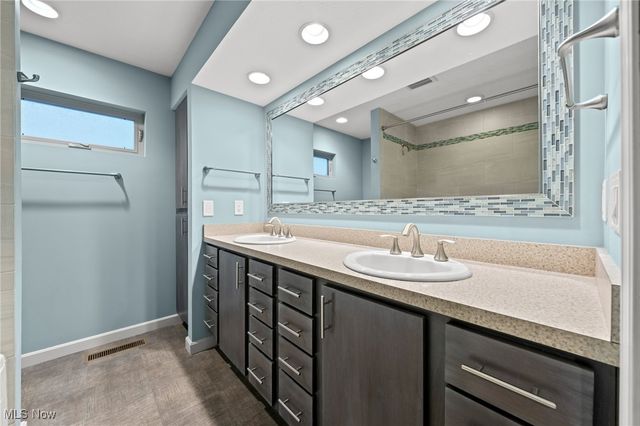 8573 Woodbridge Court, North Ridgeville, OH 44039