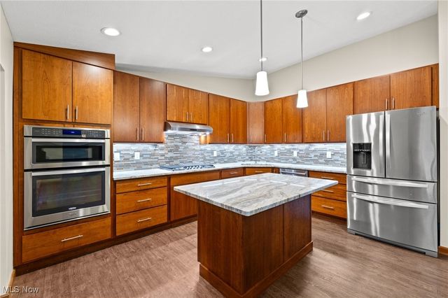 8573 Woodbridge Court, North Ridgeville, OH 44039