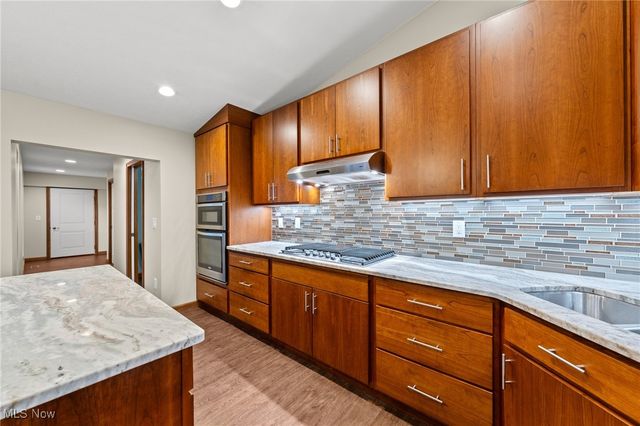 8573 Woodbridge Court, North Ridgeville, OH 44039