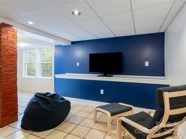 1 Kenilworth Road, Asheville, NC 28803