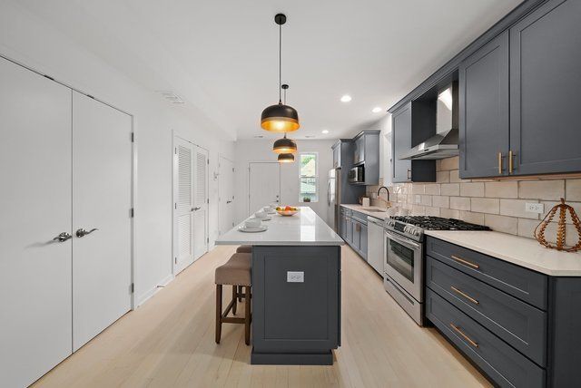 6552 S Evans Avenue, Chicago, IL 60637