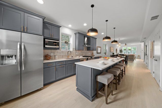 6552 S Evans Avenue, Chicago, IL 60637