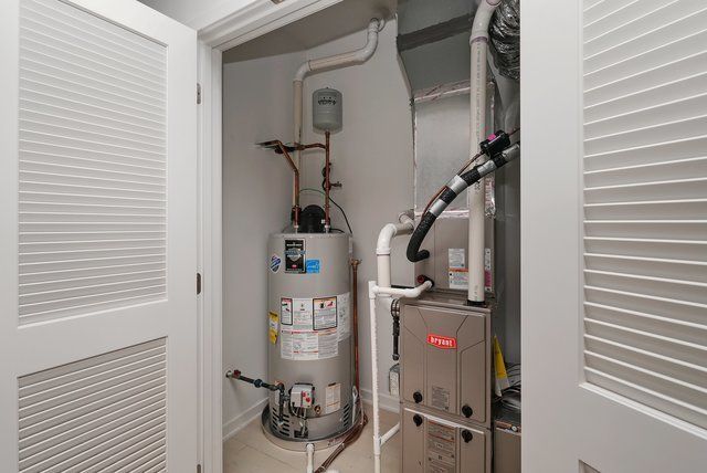 6552 S Evans Avenue, Chicago, IL 60637