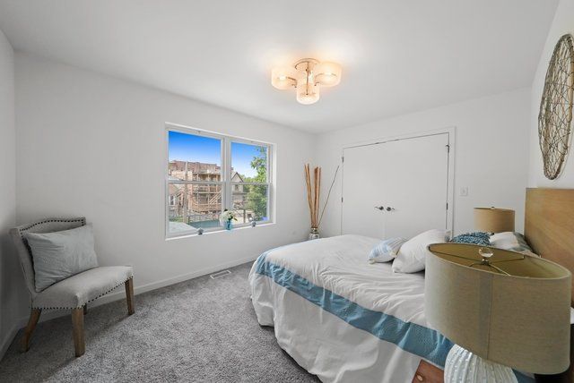 6552 S Evans Avenue, Chicago, IL 60637