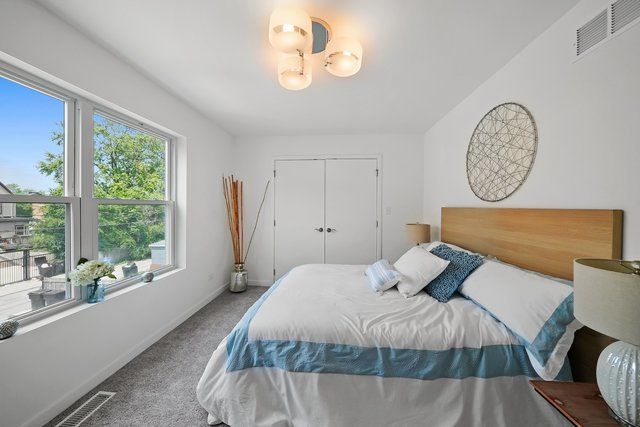 6552 S Evans Avenue, Chicago, IL 60637