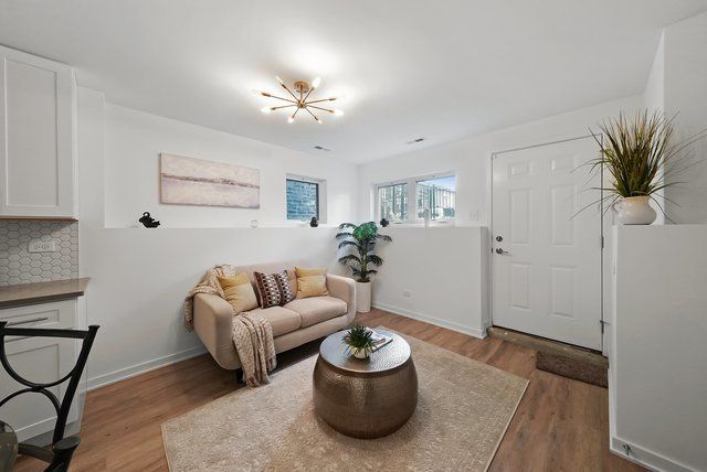 6552 S Evans Avenue, Chicago, IL 60637