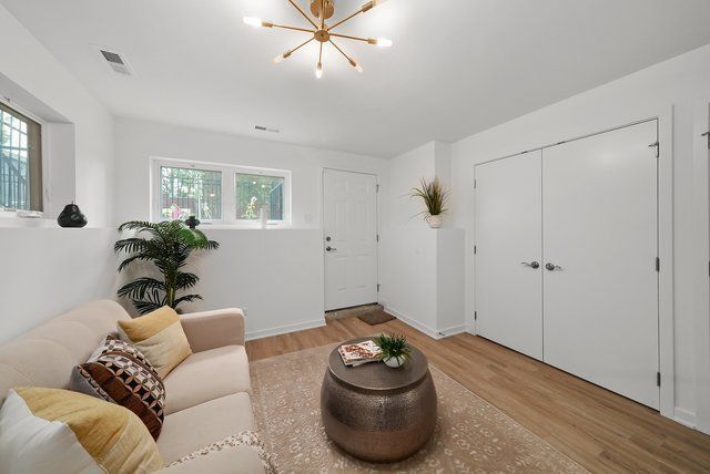 6552 S Evans Avenue, Chicago, IL 60637