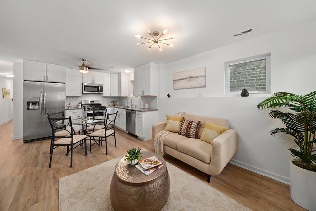 6552 S Evans Avenue, Chicago, IL 60637